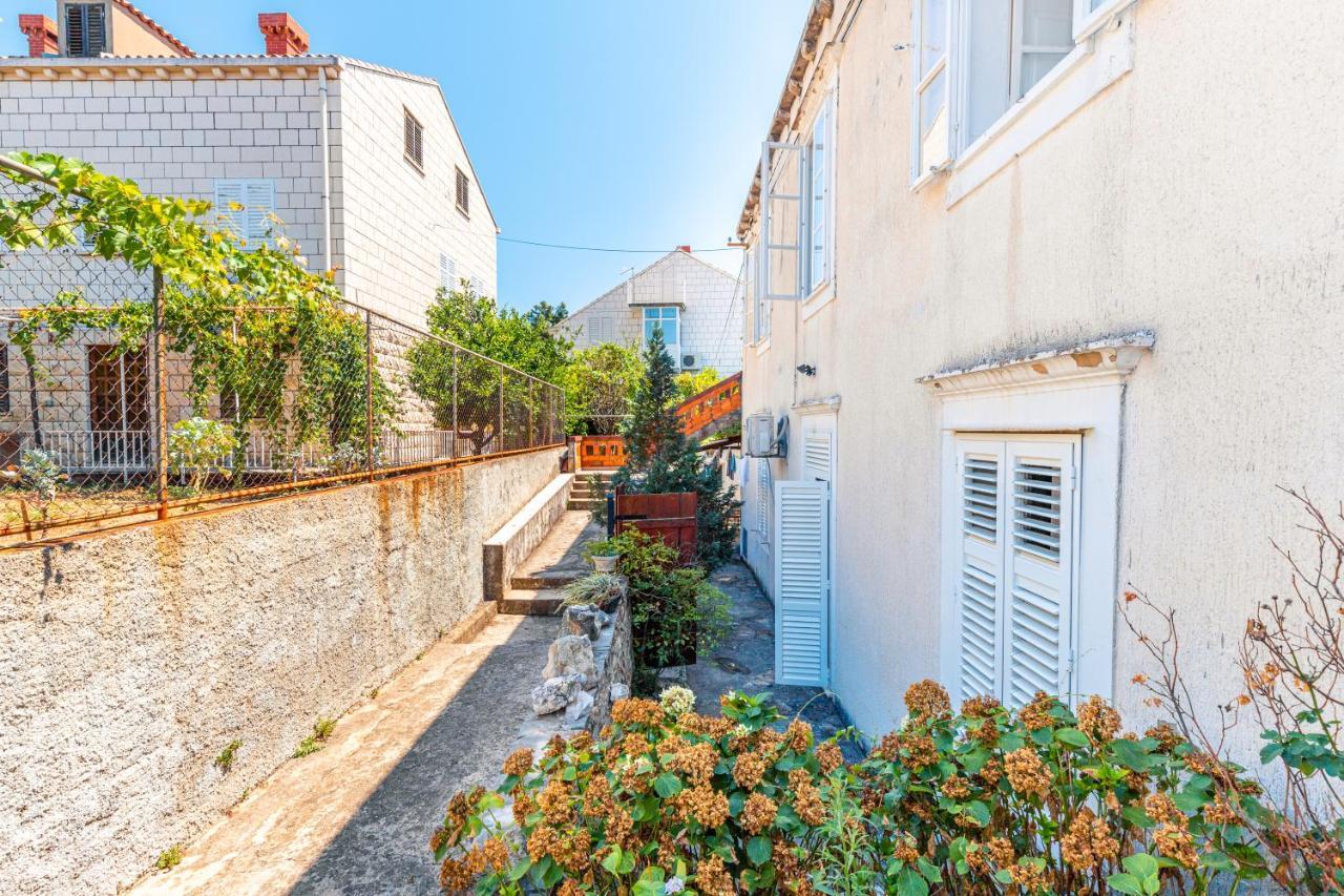 Guesthouse Isabel La Catolica ดูบรอฟนิก ภายนอก รูปภาพ