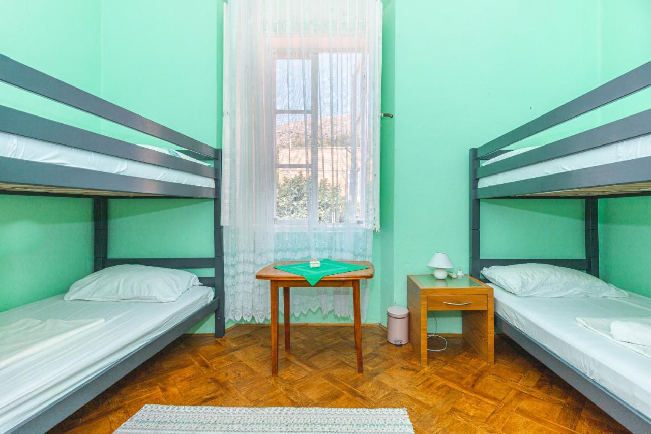 Guesthouse Isabel La Catolica ดูบรอฟนิก ภายนอก รูปภาพ