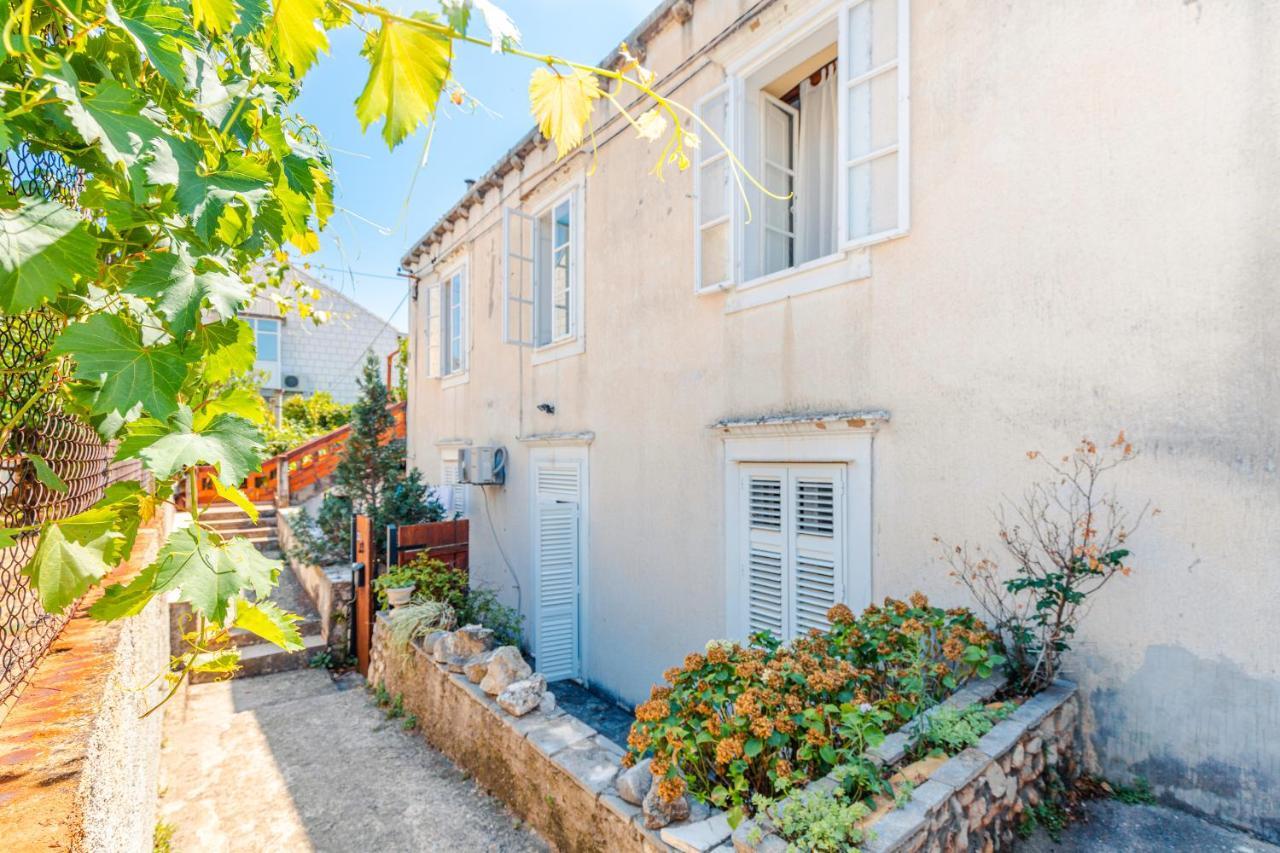 Guesthouse Isabel La Catolica ดูบรอฟนิก ภายนอก รูปภาพ