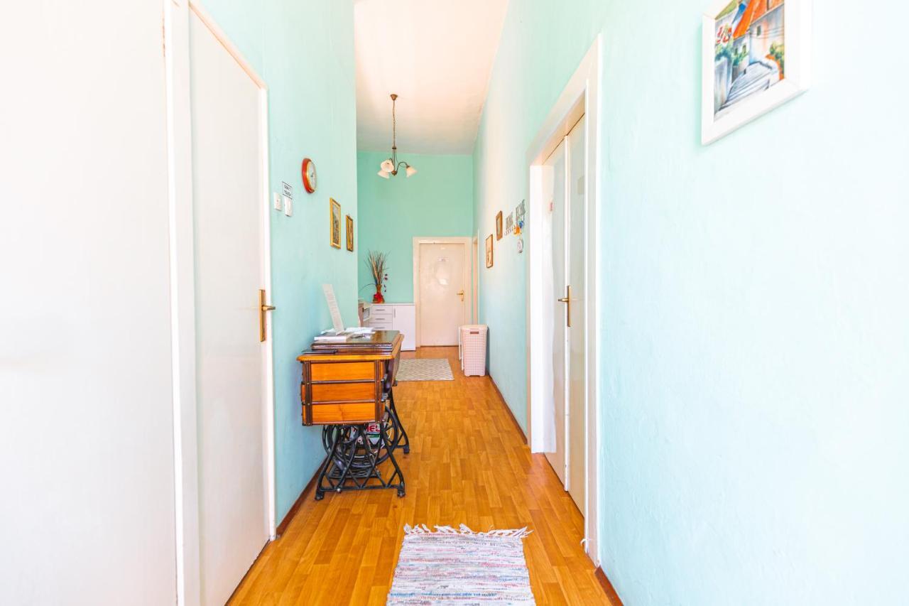 Guesthouse Isabel La Catolica ดูบรอฟนิก ภายนอก รูปภาพ