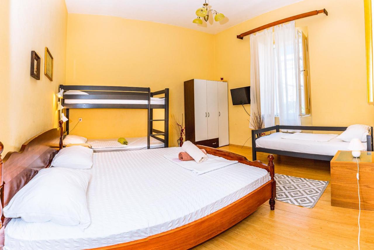 Guesthouse Isabel La Catolica ดูบรอฟนิก ภายนอก รูปภาพ