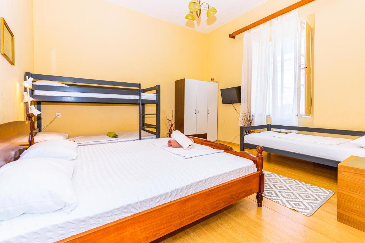 Guesthouse Isabel La Catolica ดูบรอฟนิก ภายนอก รูปภาพ